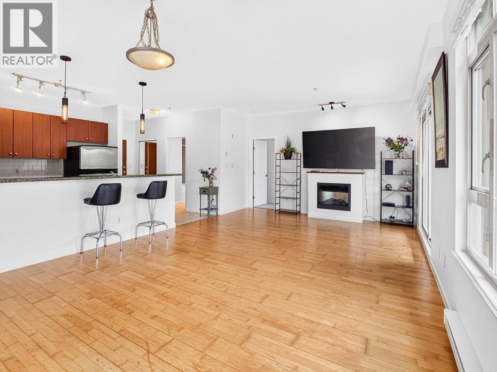 304 100 Capilano Road, Port Moody, British Columbia  V3H 5M9 - Photo 4 - R3159304