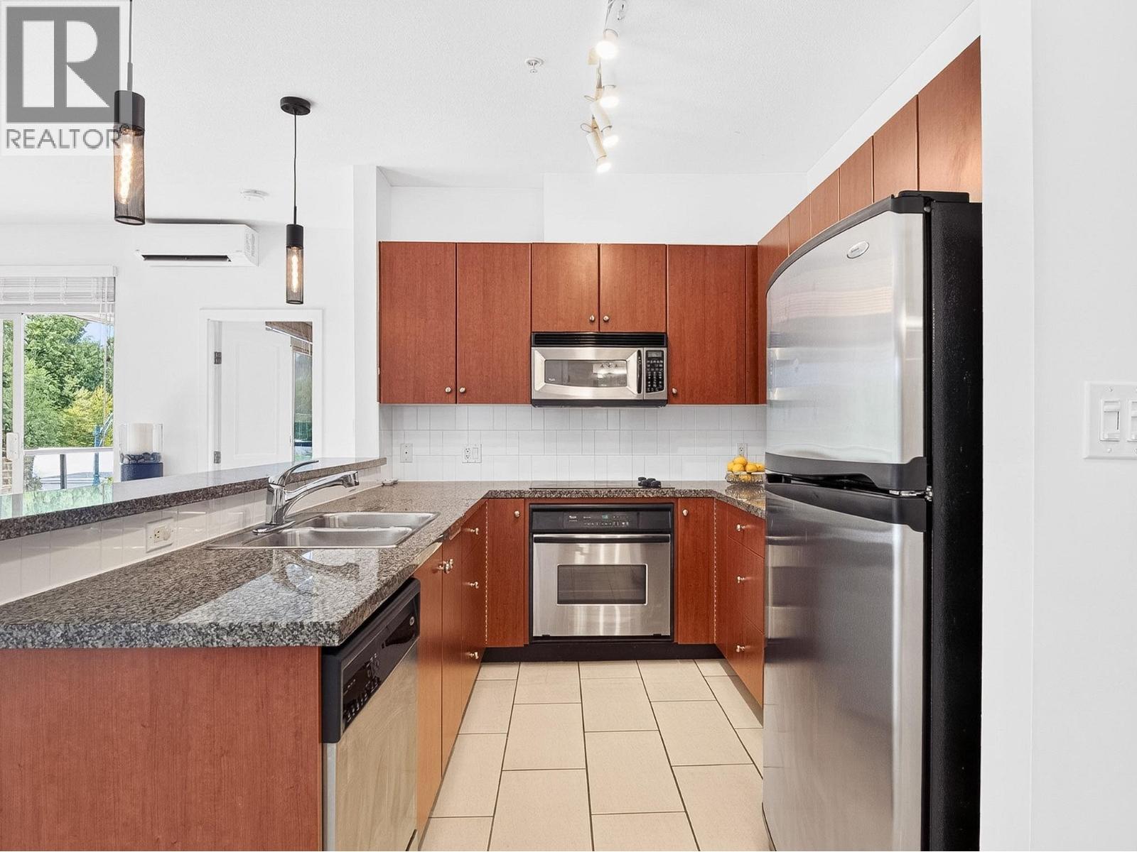 304 100 Capilano Road, Port Moody, British Columbia  V3H 5M9 - Photo 5 - R3159304