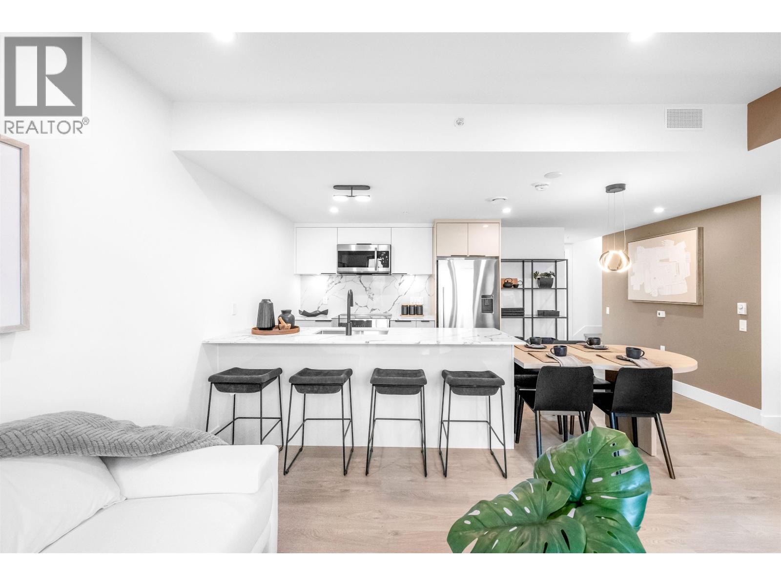 2069 E 1st Avenue, Vancouver, British Columbia  V5N 1B6 - Photo 2 - R3159308