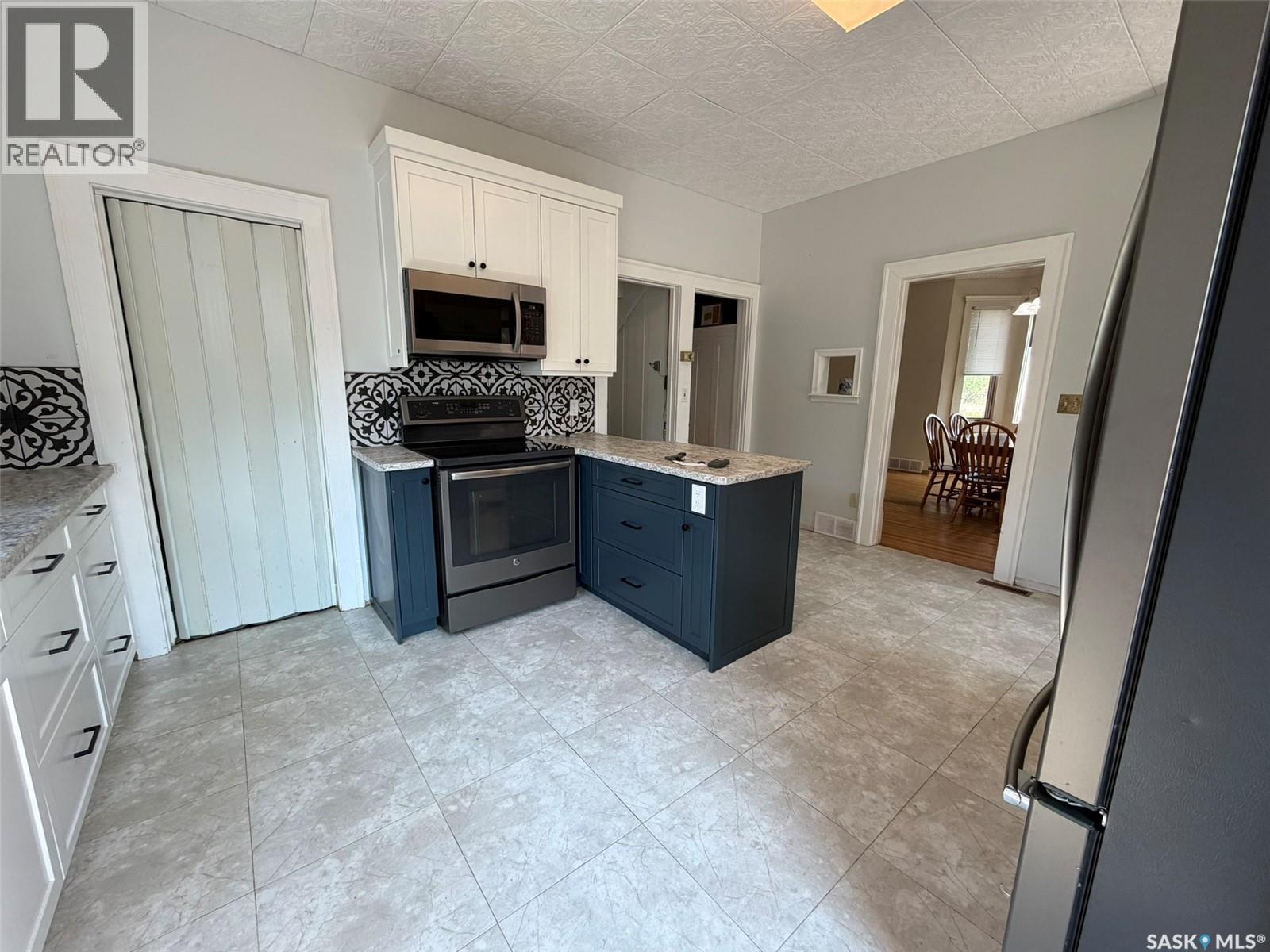 229 4th Avenue E, Lafleche, Saskatchewan  S0H 2K0 - Photo 4 - SK046786