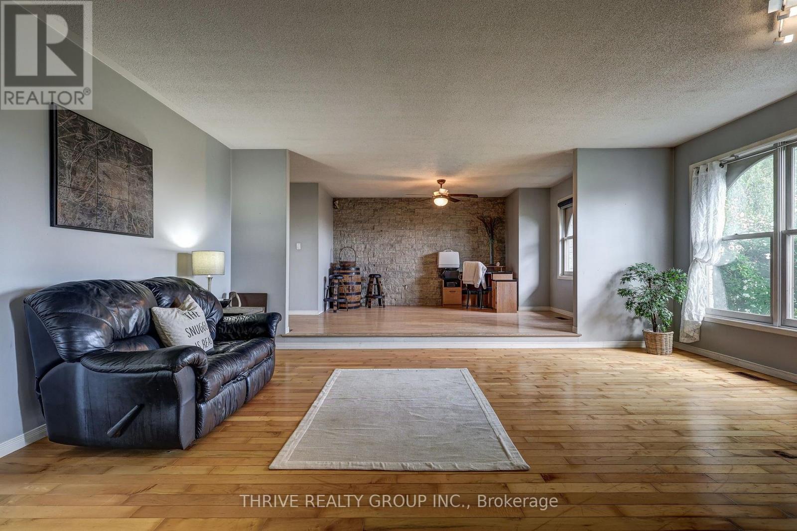 21217 Thames Road, Southwest Middlesex, Ontario  N0L 1A0 - Photo 15 - X13716656