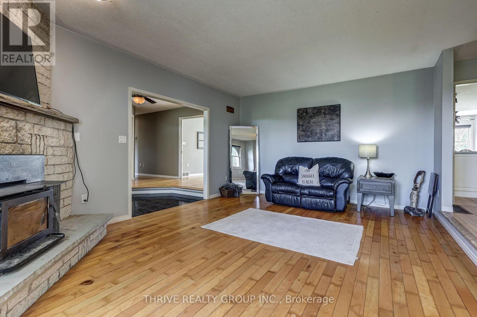 21217 Thames Road, Southwest Middlesex, Ontario  N0L 1A0 - Photo 18 - X13716656