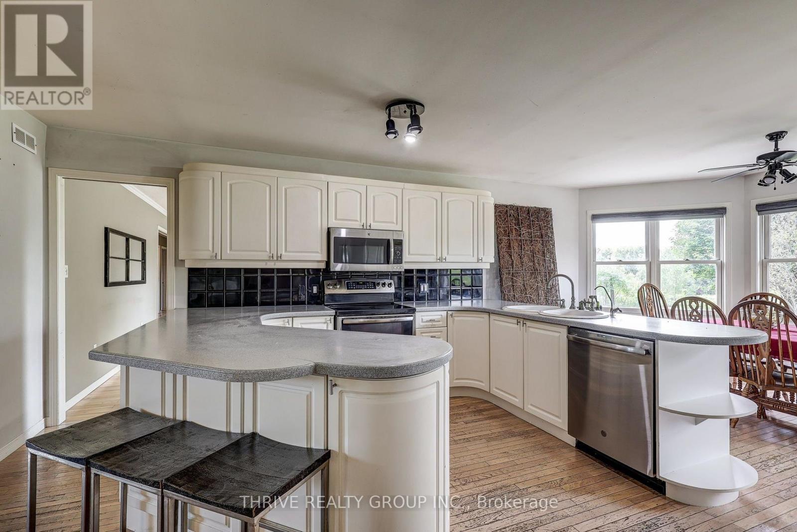 21217 Thames Road, Southwest Middlesex, Ontario  N0L 1A0 - Photo 20 - X13716656