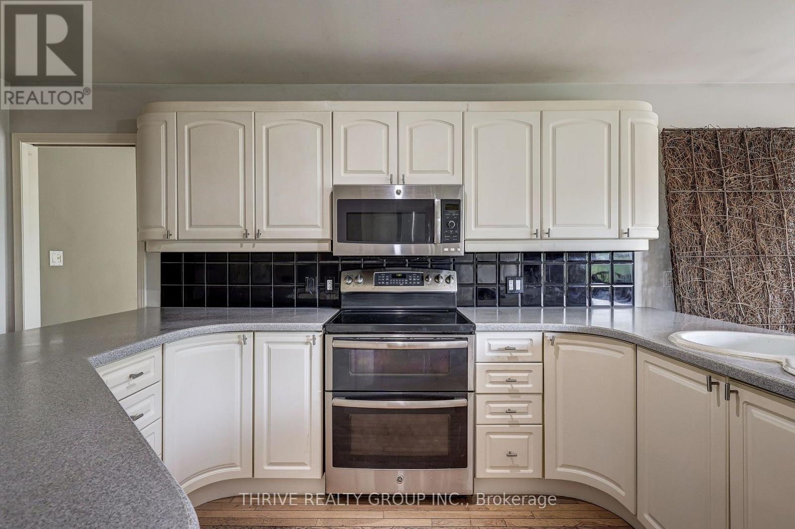 21217 Thames Road, Southwest Middlesex, Ontario  N0L 1A0 - Photo 21 - X13716656