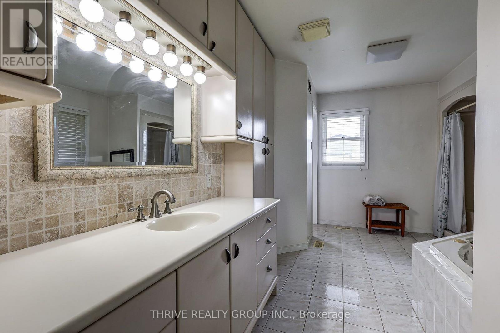 21217 Thames Road, Southwest Middlesex, Ontario  N0L 1A0 - Photo 35 - X13716656