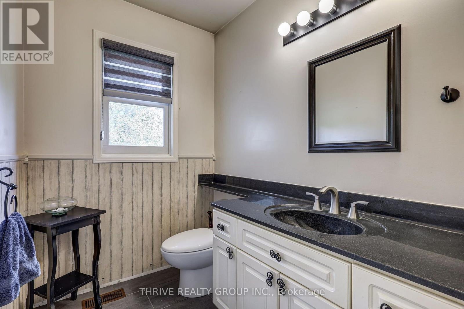 21217 Thames Road, Southwest Middlesex, Ontario  N0L 1A0 - Photo 38 - X13716656