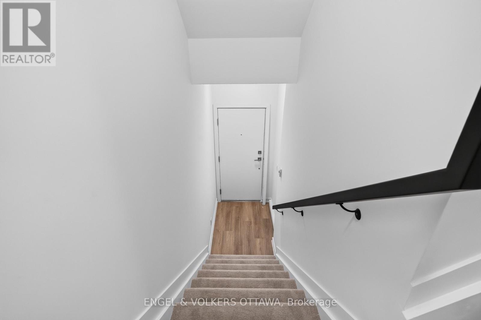 227 Stardust Private, Ottawa, Ontario  K1T 3W6 - Photo 2 - X13716638