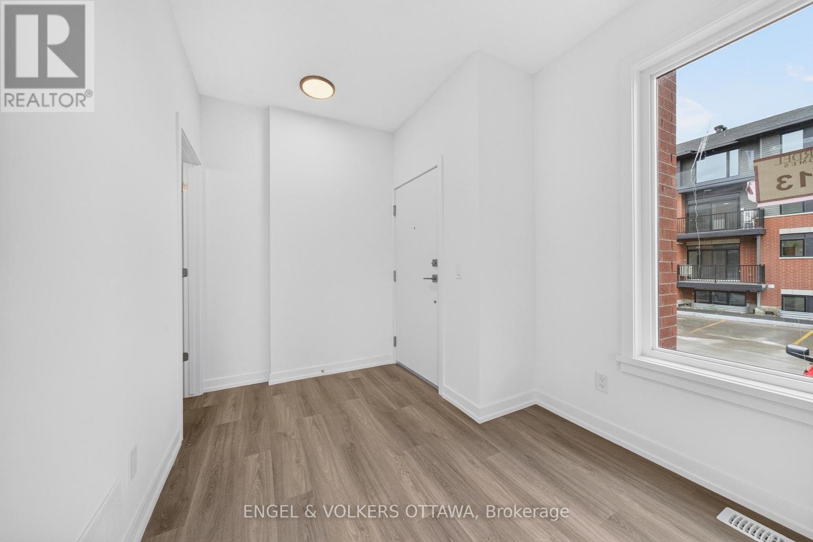 225 Stardust Private, Ottawa, Ontario  K1T 3W6 - Photo 2 - X13716670