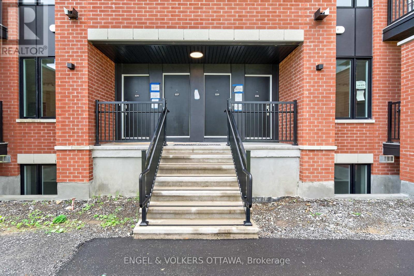 225 Stardust Private, Ottawa, Ontario  K1T 3W6 - Photo 27 - X13716670