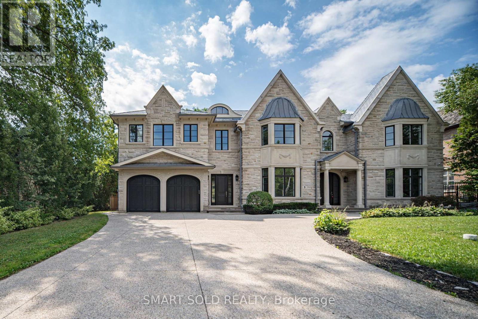 9 Saintfield Avenue, Toronto, Ontario  M3C 2M5 - Photo 2 - C13716682