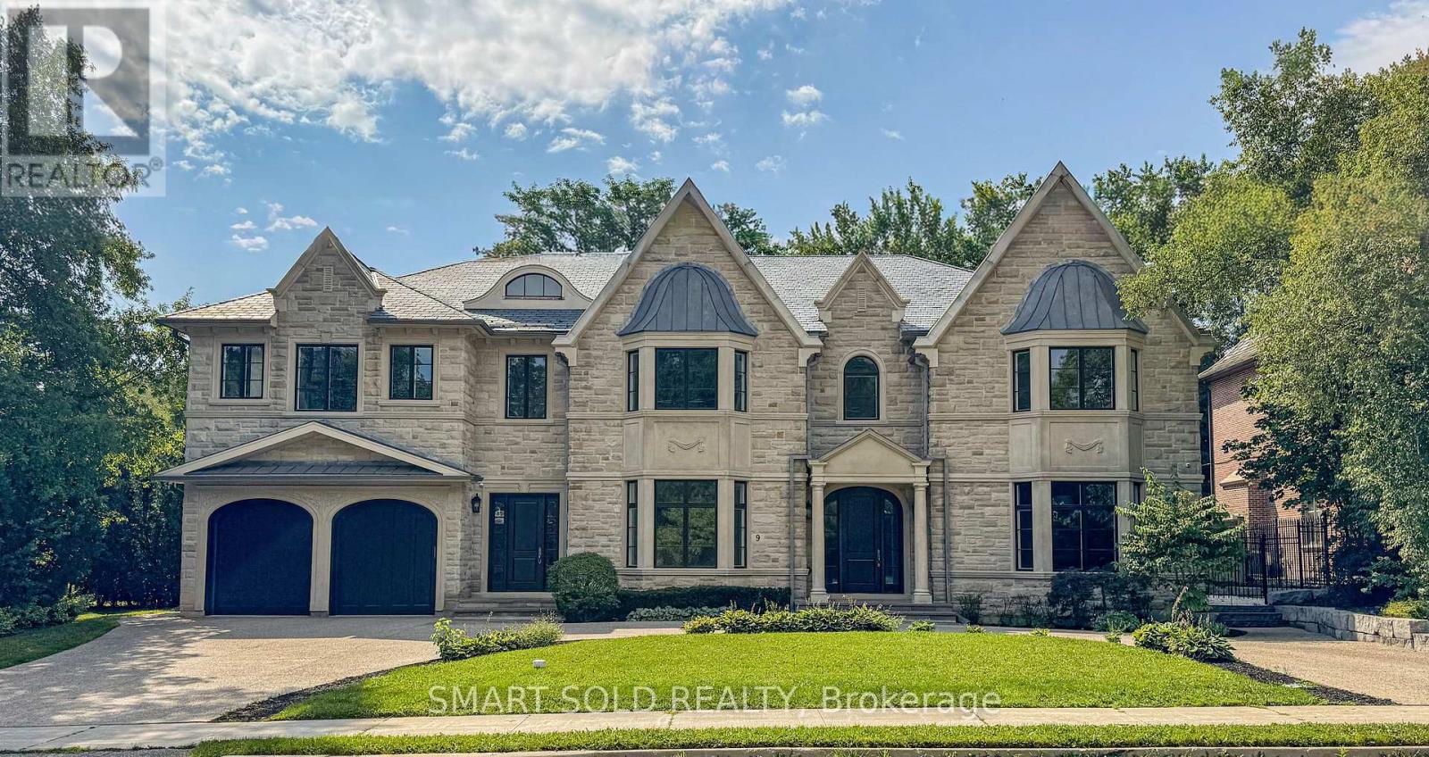 9 Saintfield Avenue, Toronto, Ontario  M3C 2M5 - Photo 4 - C13716682