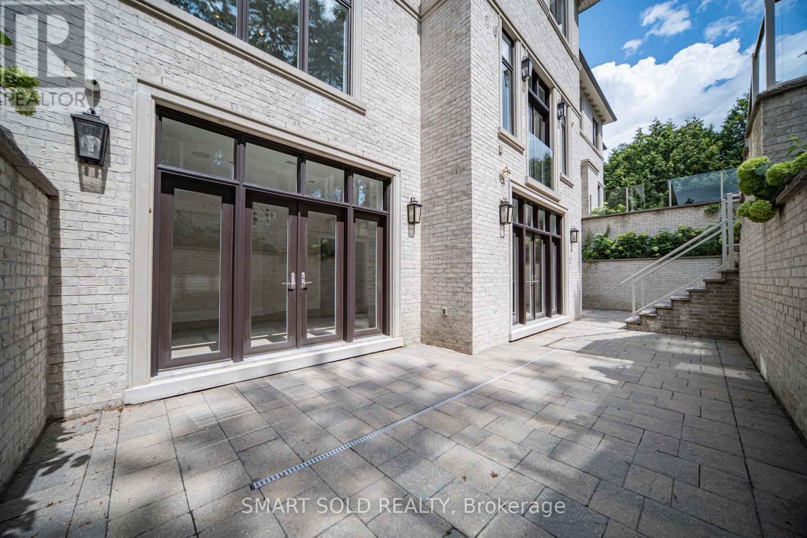 9 Saintfield Avenue, Toronto, Ontario  M3C 2M5 - Photo 5 - C13716682