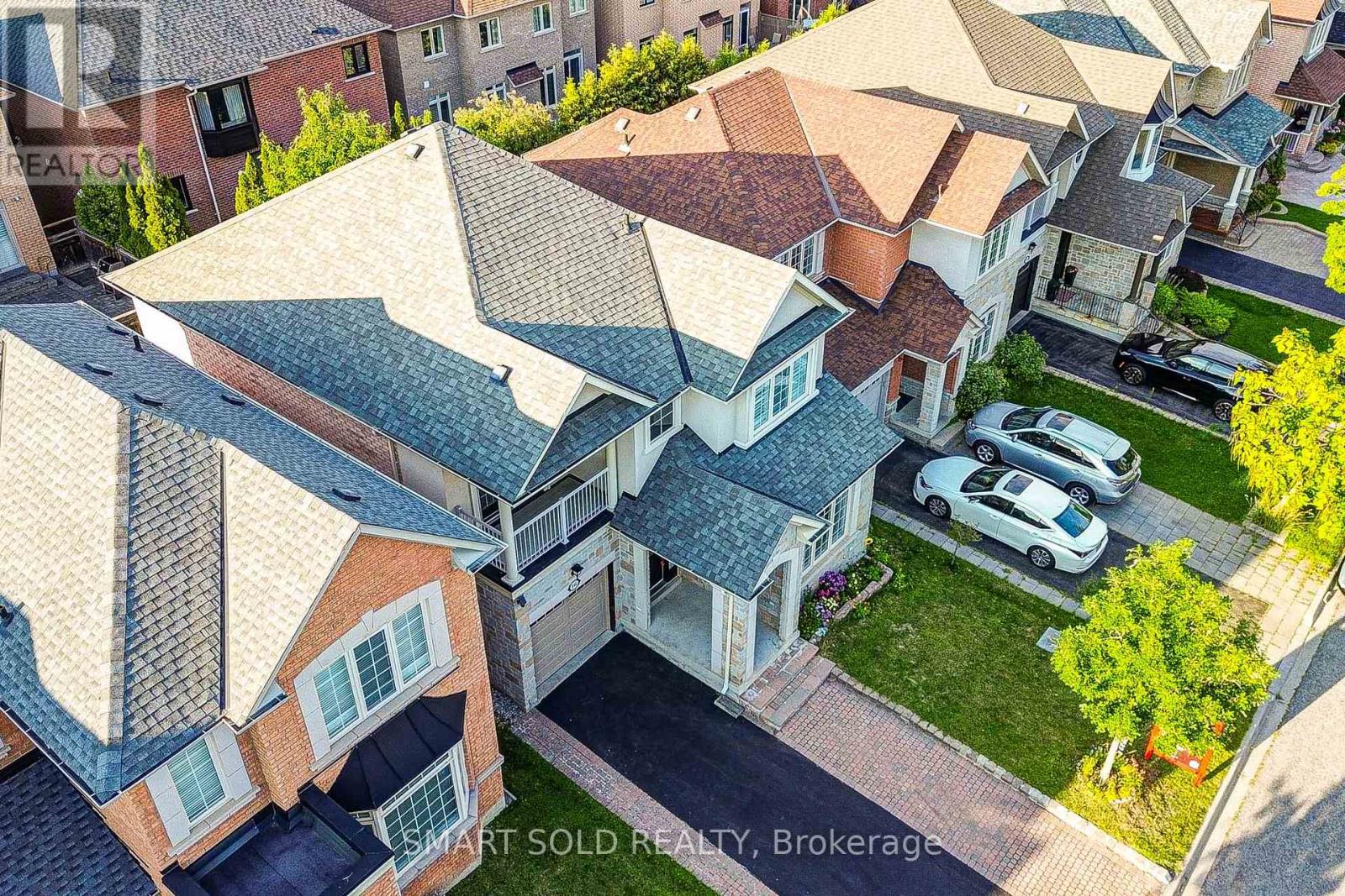 16 Burgundy Trail, Vaughan, Ontario  L4J 8X5 - Photo 3 - N13716648