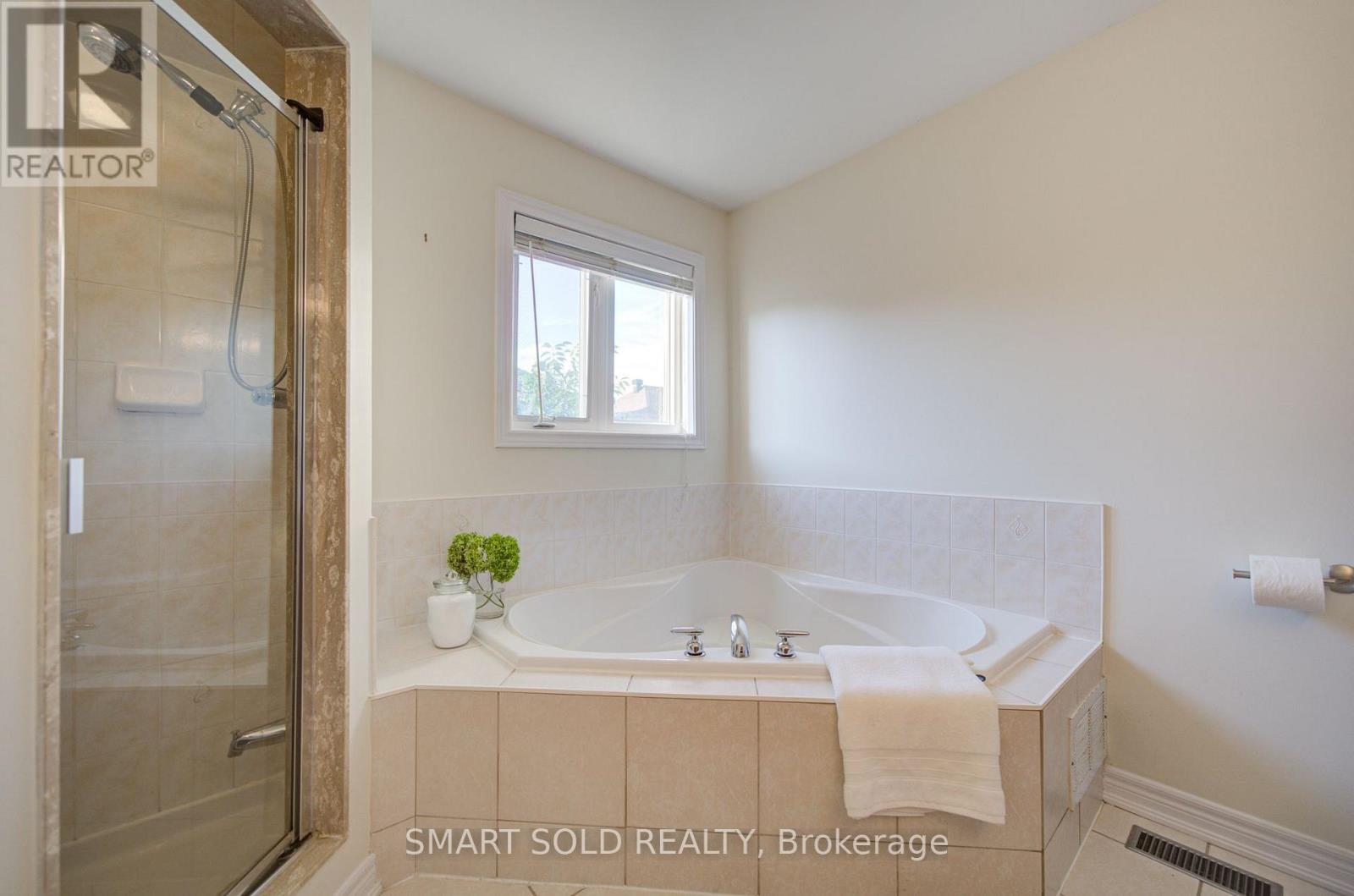 16 Burgundy Trail, Vaughan, Ontario  L4J 8X5 - Photo 32 - N13716648