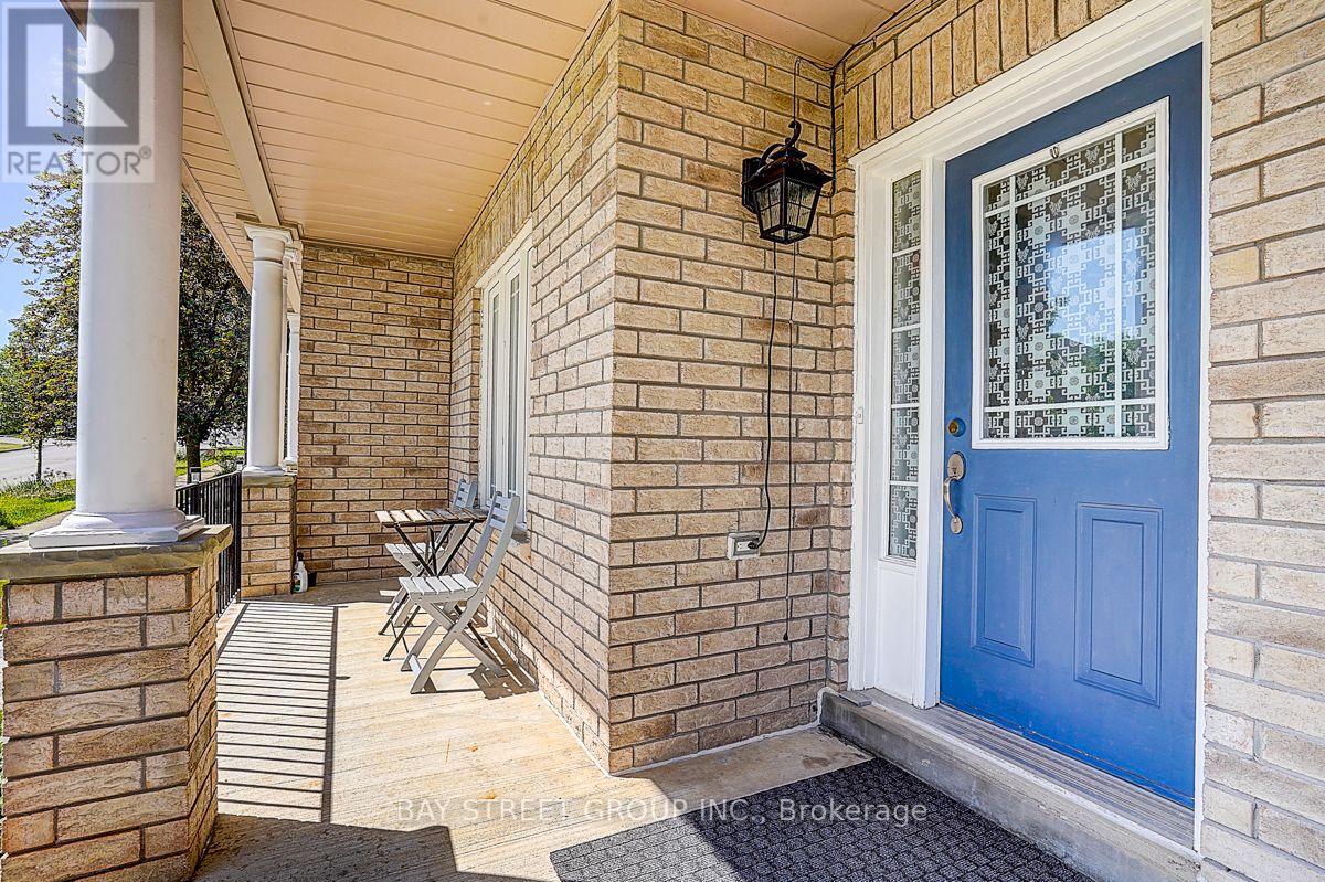 54 Forestwood Street, Richmond Hill, Ontario  L4S 2K3 - Photo 3 - N13716650
