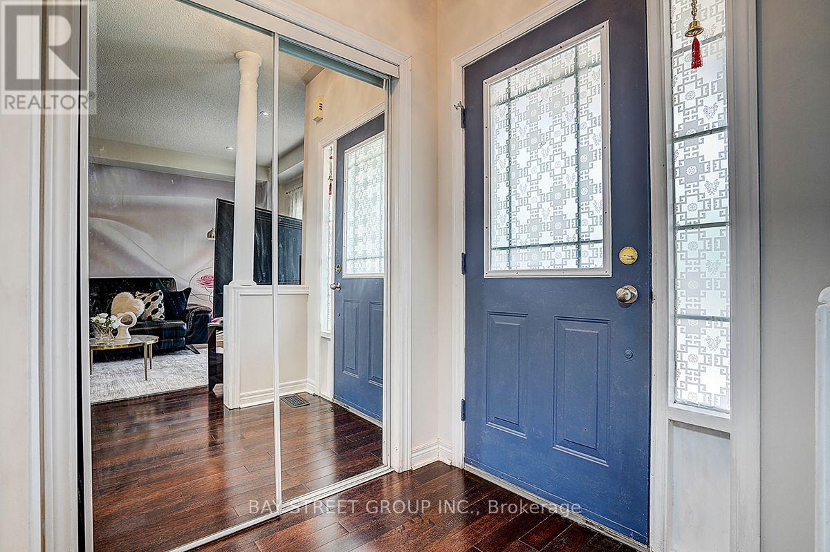 54 Forestwood Street, Richmond Hill, Ontario  L4S 2K3 - Photo 4 - N13716650
