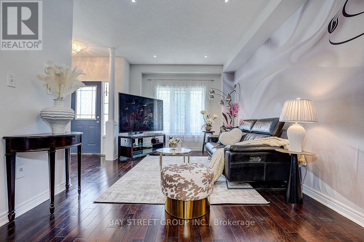 54 Forestwood Street, Richmond Hill, Ontario  L4S 2K3 - Photo 6 - N13716650