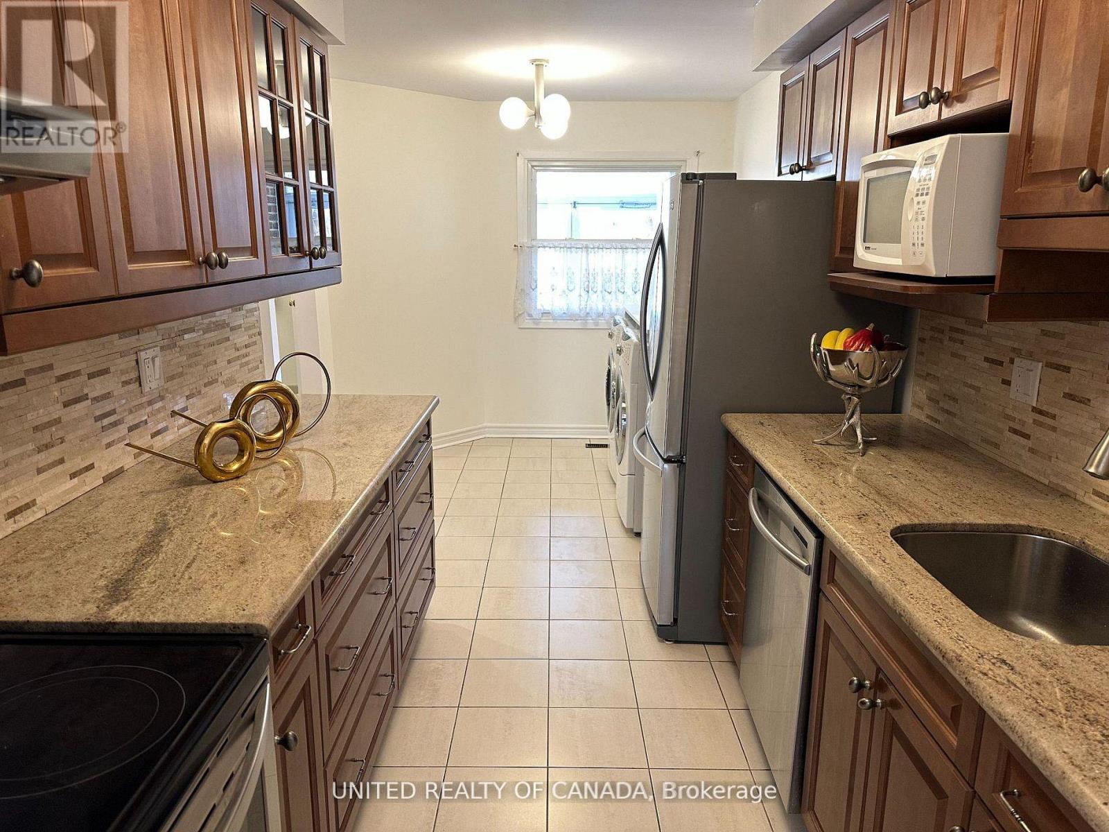 102 Baywood Court, Markham, Ontario  L3T 5W3 - Photo 9 - N13716676