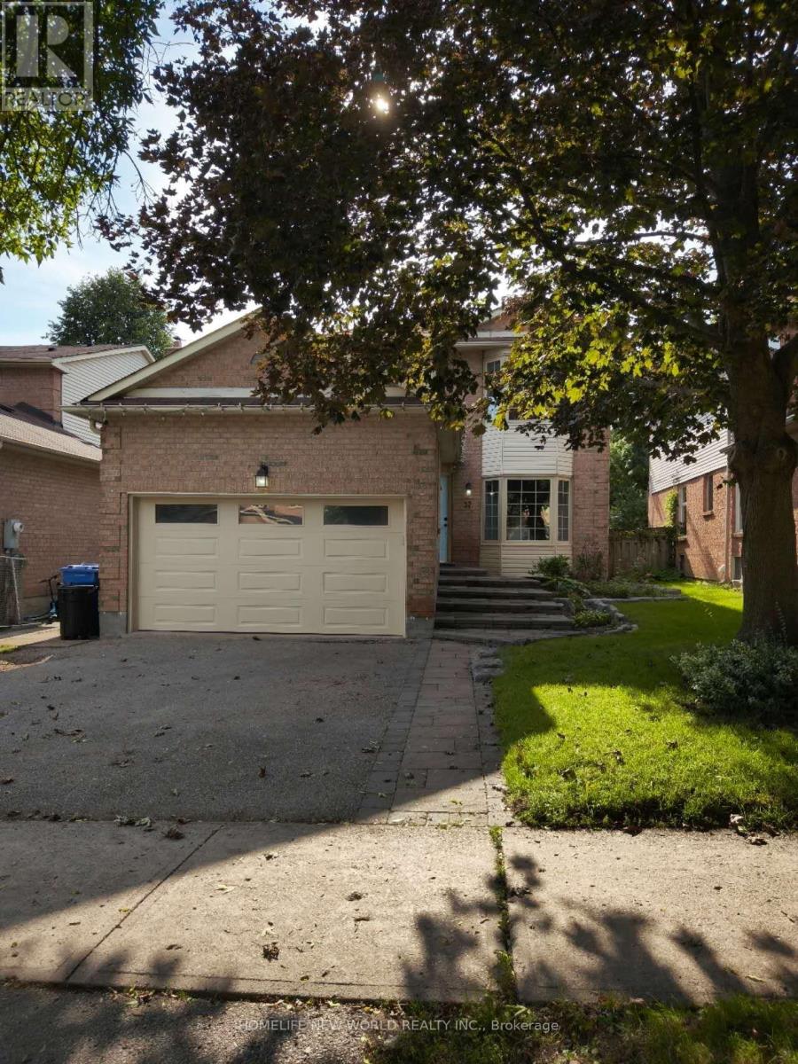 32 MOORCREST DRIVE, Aurora, Ontario