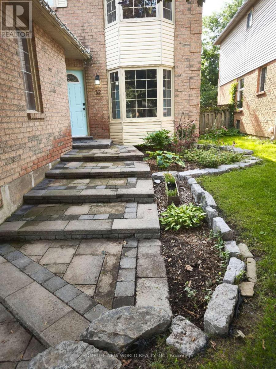 32 Moorcrest Drive, Aurora, Ontario L4G 3R4 - Photo 2 - N13716684
