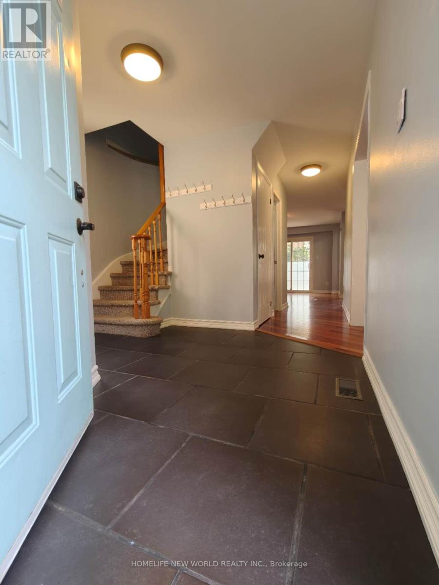 32 Moorcrest Drive, Aurora, Ontario L4G 3R4 - Photo 3 - N13716684