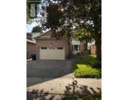 32 MOORCREST DRIVE, Aurora, Ontario