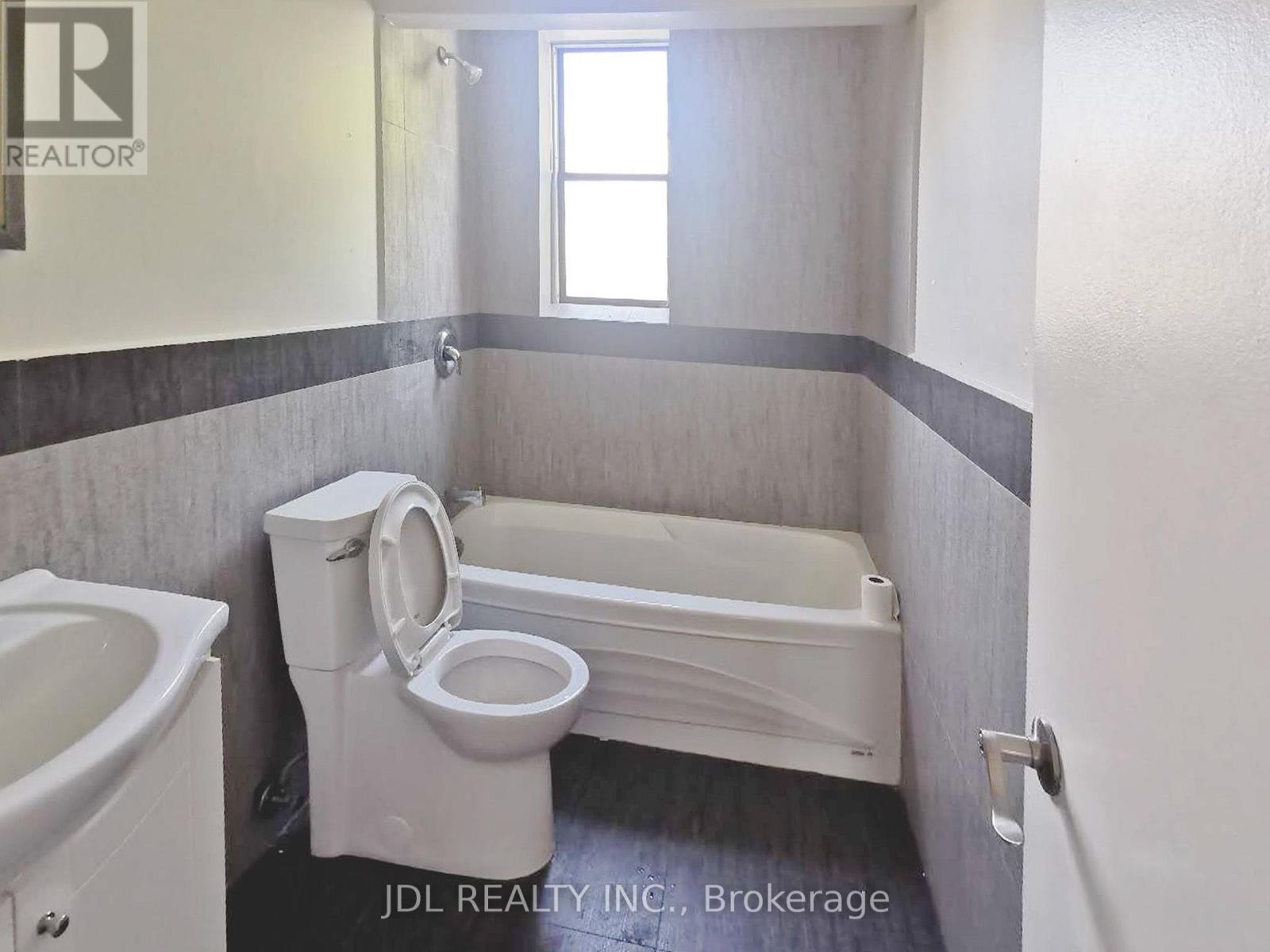 2nd Floor - 1298 Bloor Street W, Toronto, Ontario  M6H 1N9 - Photo 10 - W13716636