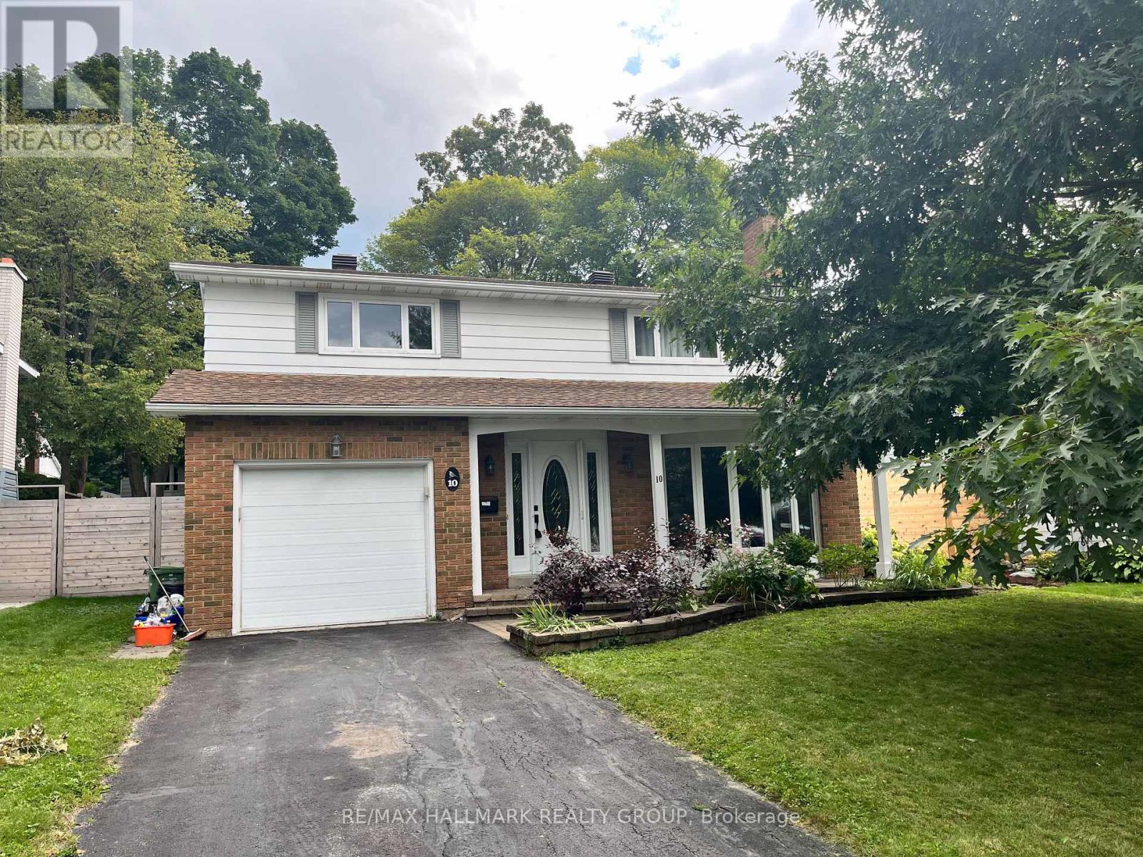 10 WOODVIEW CRESCENT, Ottawa, Ontario