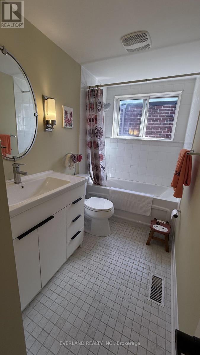 95 St Clements Avenue, Toronto, Ontario  M4R 1H1 - Photo 15 - C13716714