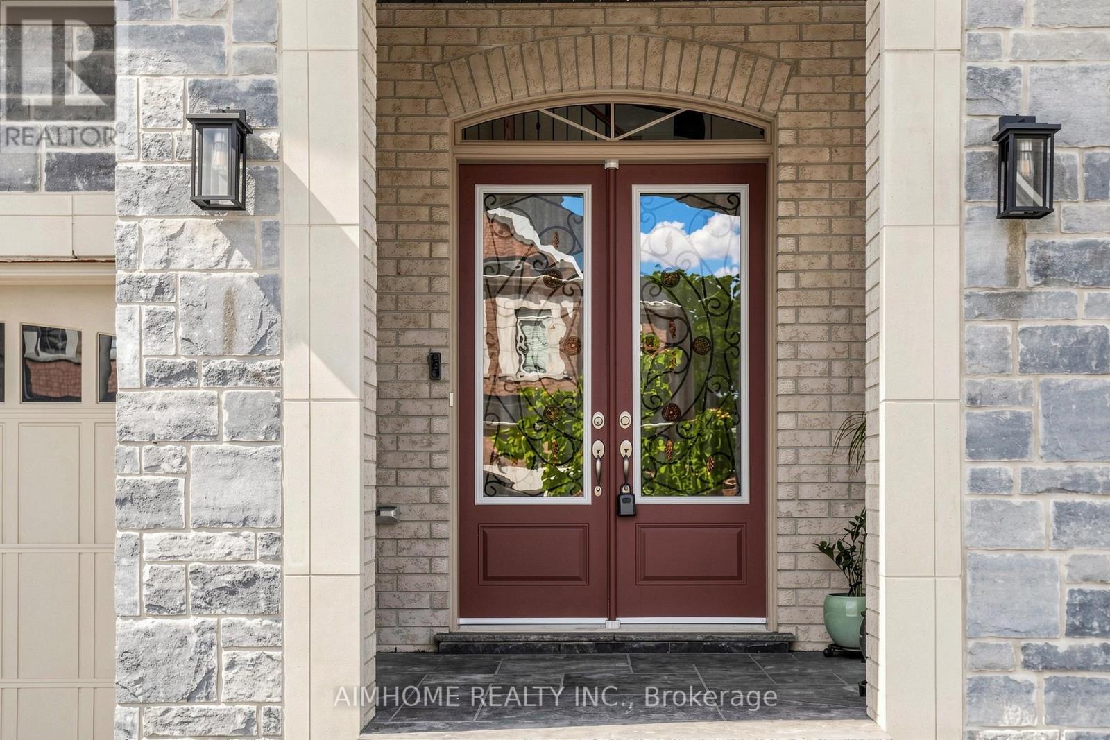 35 Marbrook Street, Richmond Hill, Ontario  L4C 0Y9 - Photo 2 - N13716702