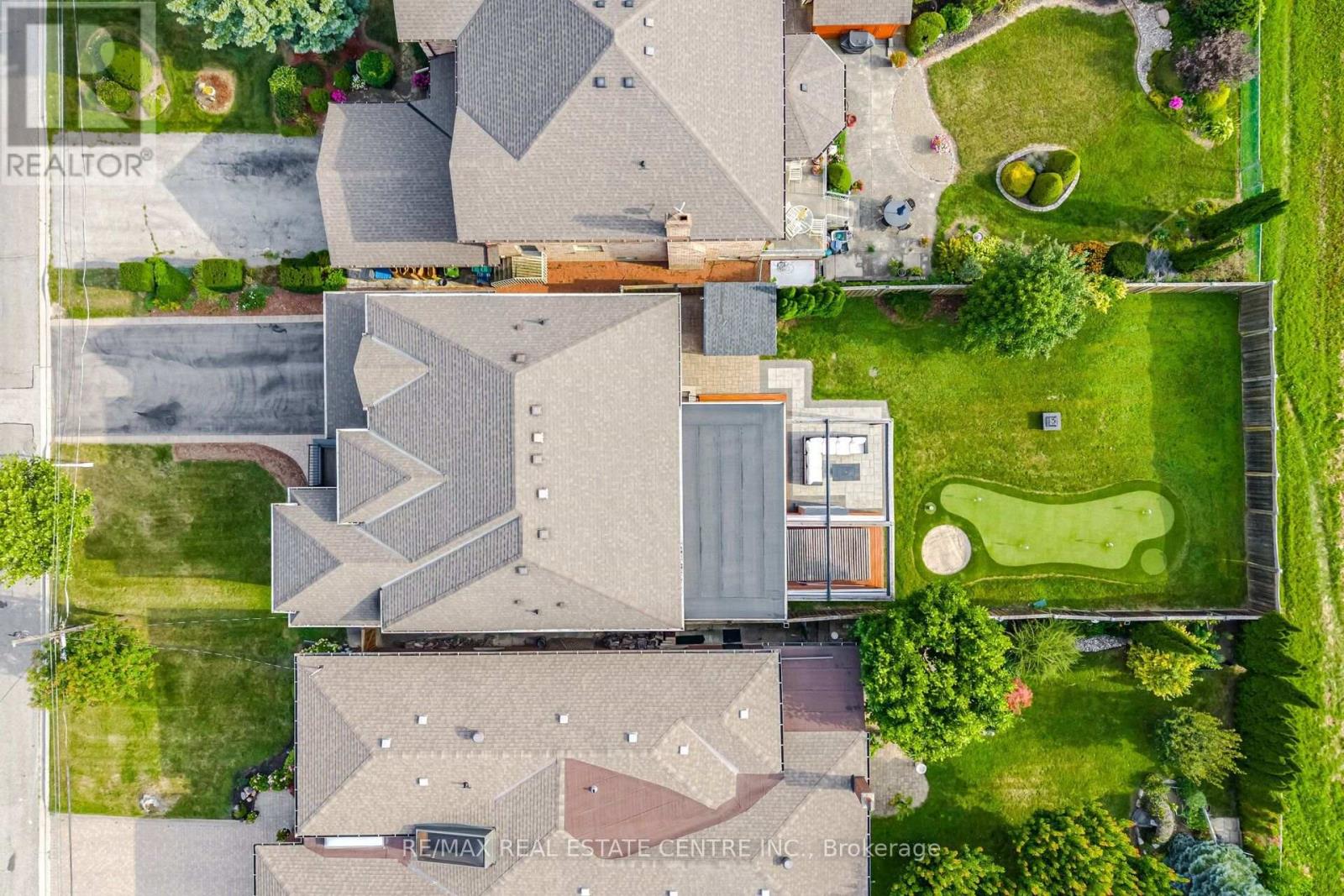<div class="slider-price">$2,788,000</div><p>60 Jopling Avenue N, Toronto, Ontario</p>