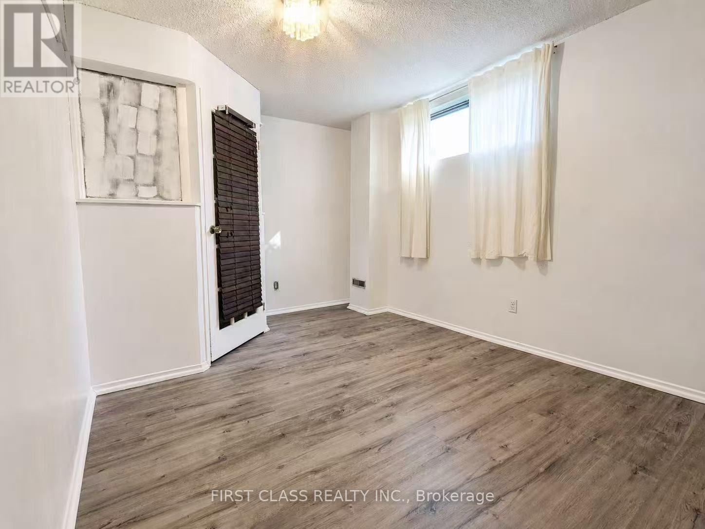 Bsmnt - 1226 Kos Boulevard, Mississauga, Ontario  L5J 4L7 - Photo 2 - W13641914