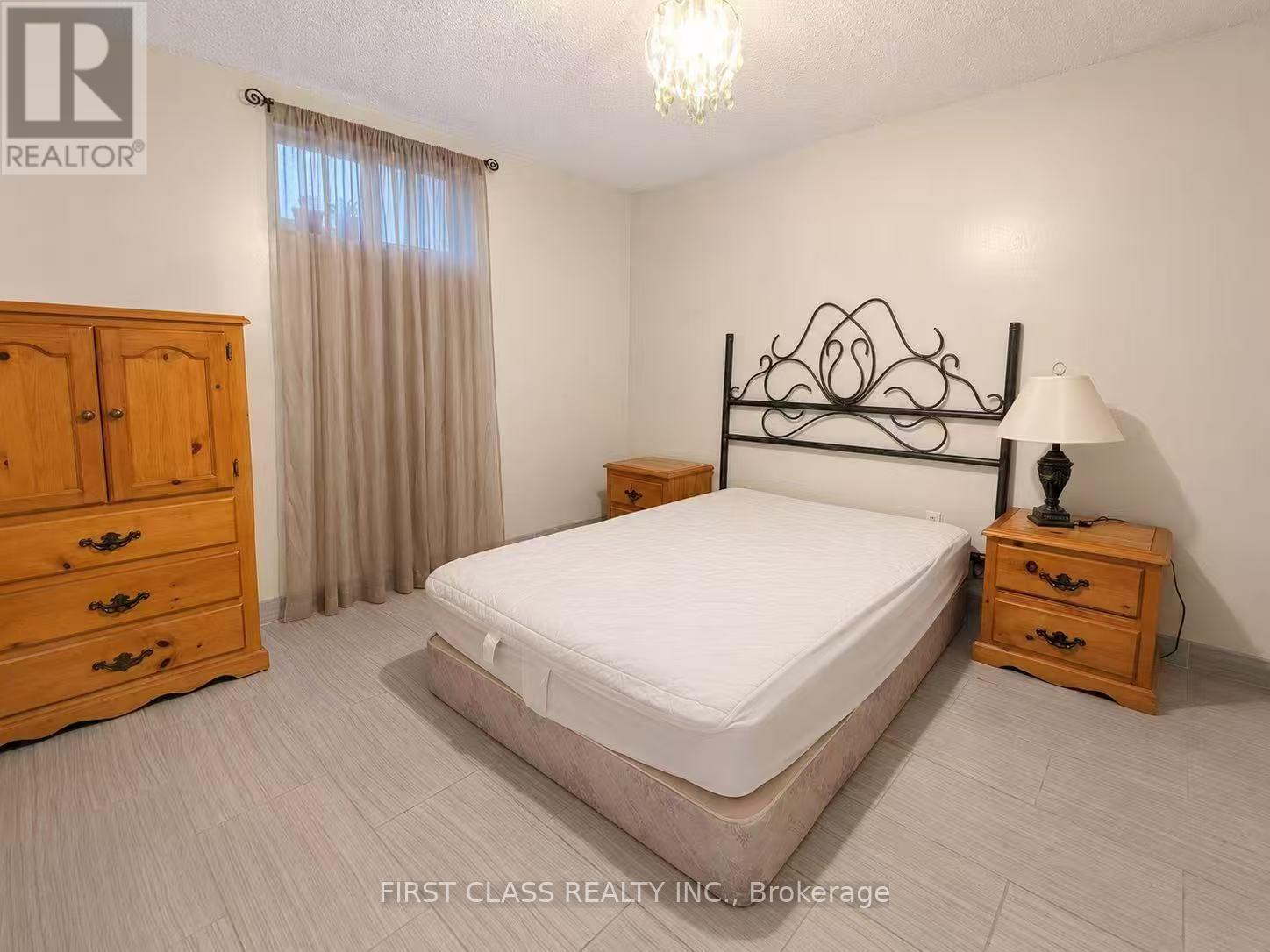 Bsmnt - 1226 Kos Boulevard, Mississauga, Ontario  L5J 4L7 - Photo 4 - W13641914