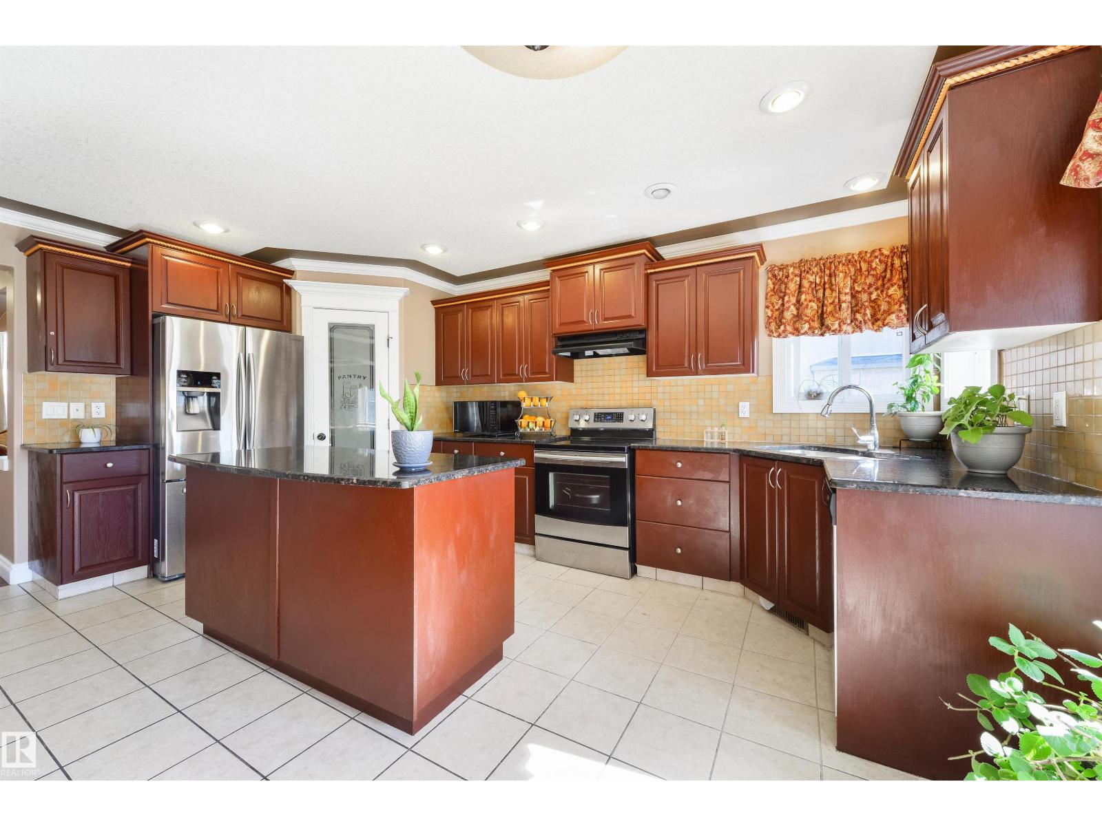 5911 166 Av Nw, Edmonton, Alberta  T5Y 0J2 - Photo 6 - E4504986
