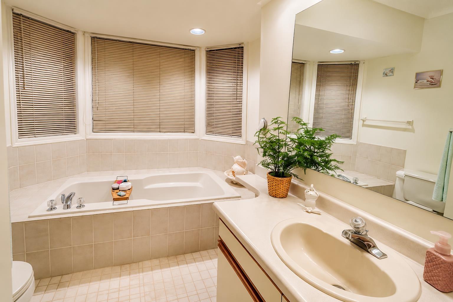 14374 86a Avenue, Surrey, British Columbia  V3W 0K4 - Photo 8 - R3158647