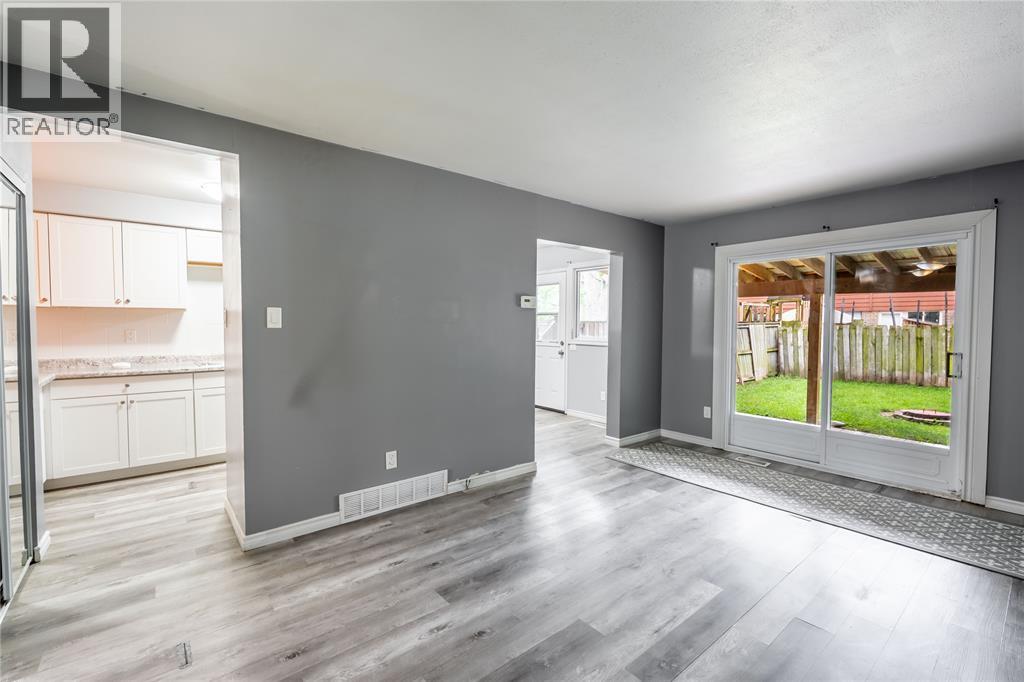 441 Cardiff Place, Sarnia, Ontario  N7S 4C7 - Photo 6 - 26020815