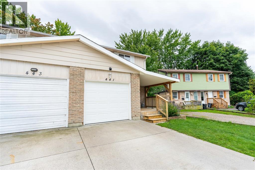 441 Cardiff Place, Sarnia, Ontario  N7S 4C7 - Photo 3 - 26020815