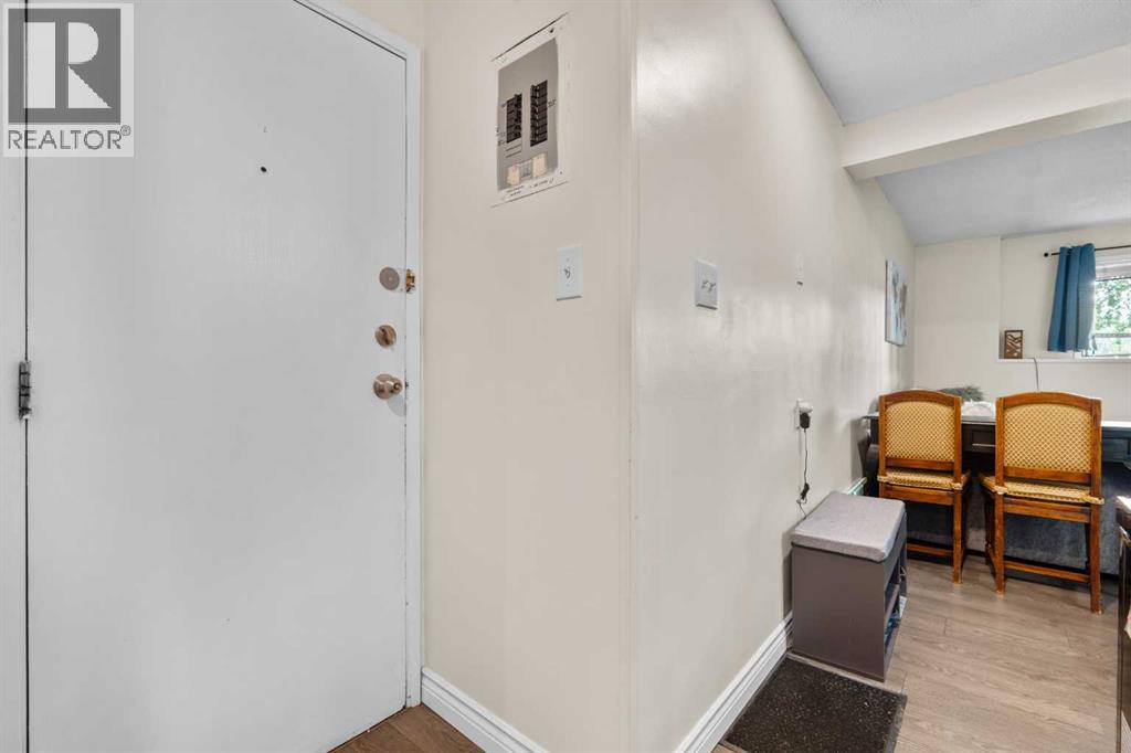 2, 2407 17 Street SW, Calgary, Alberta  T2T 4M9 - Photo 3 - A2330291