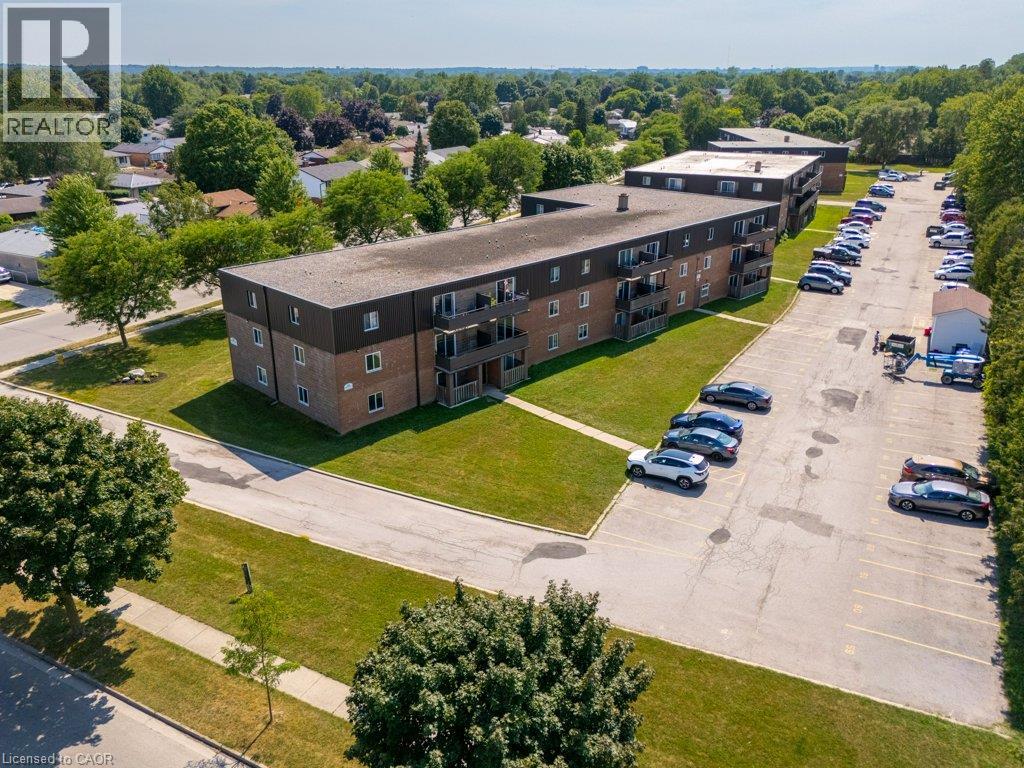 390 Admiral Drive Unit# 112, London, Ontario  N5V 3C2 - Photo 2 - 40852507