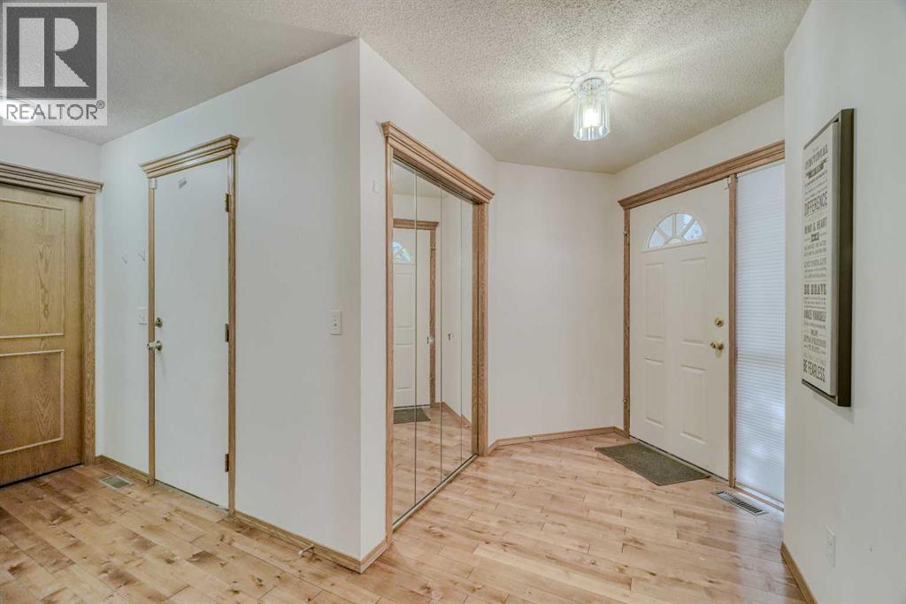 10057 Hamptons Boulevard NW, Calgary, Alberta  T3A 4Y6 - Photo 3 - A2335792