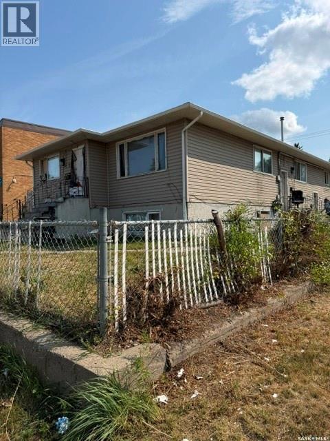 1627 22nd Street W, Saskatoon, Saskatchewan  S7R 0J9 - Photo 1 - SK046799
