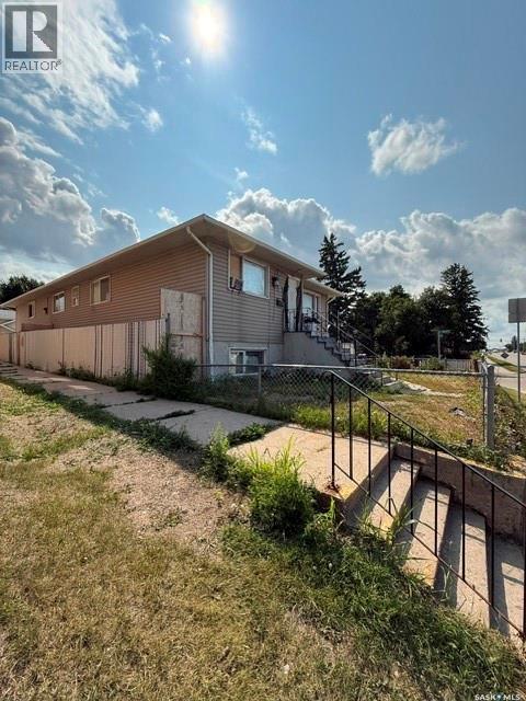 1627 22nd Street W, Saskatoon, Saskatchewan  S7R 0J9 - Photo 2 - SK046799
