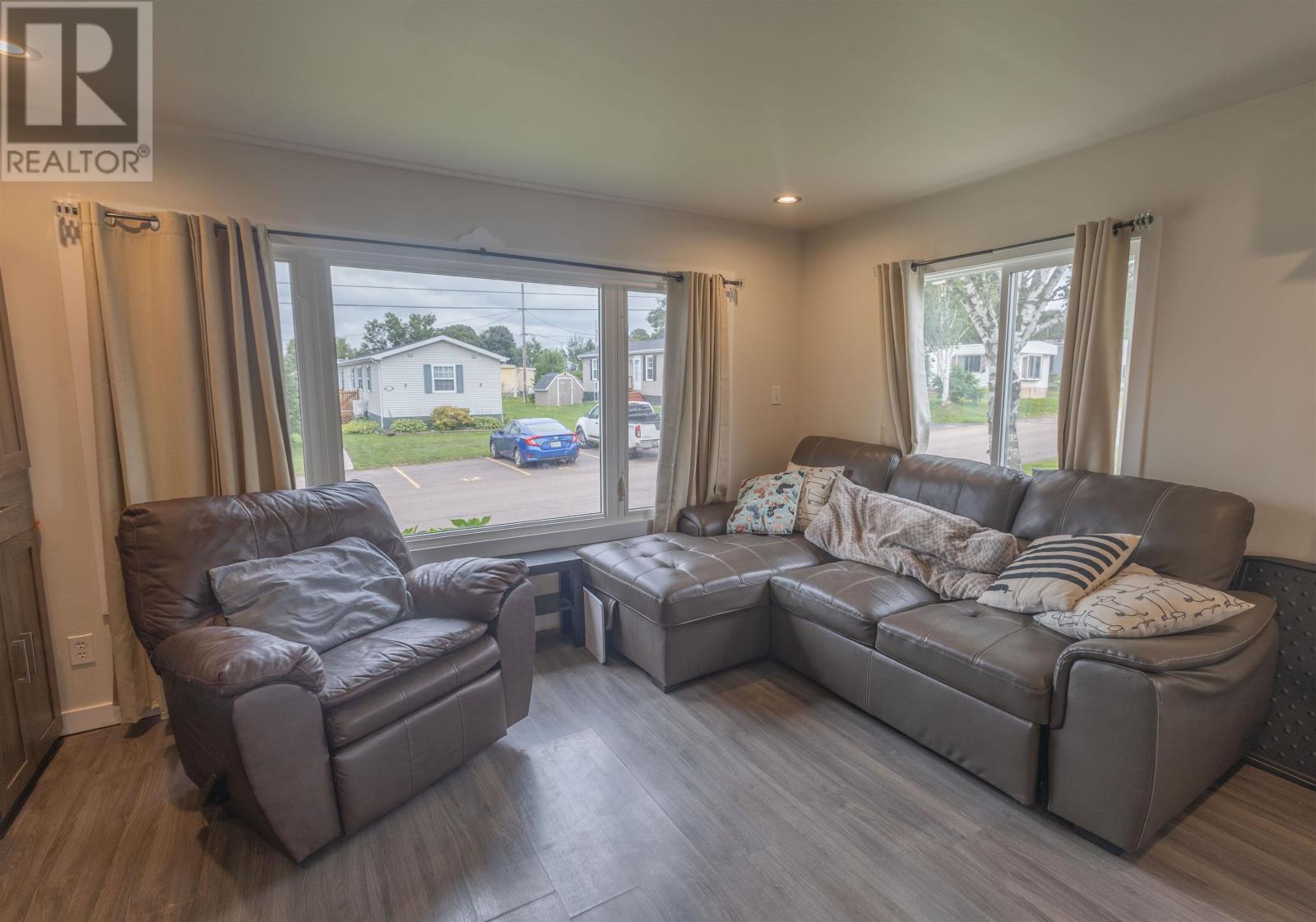 11 Cartier Avenue, Cornwall, Prince Edward Island  C0A 1H5 - Photo 5 - 202621408