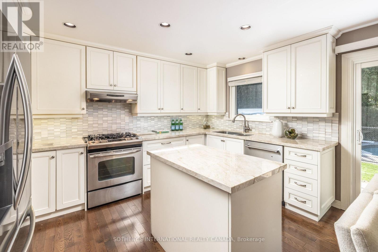 25 Gossamer Avenue, Toronto, Ontario  M2M 2X3 - Photo 10 - C13715164