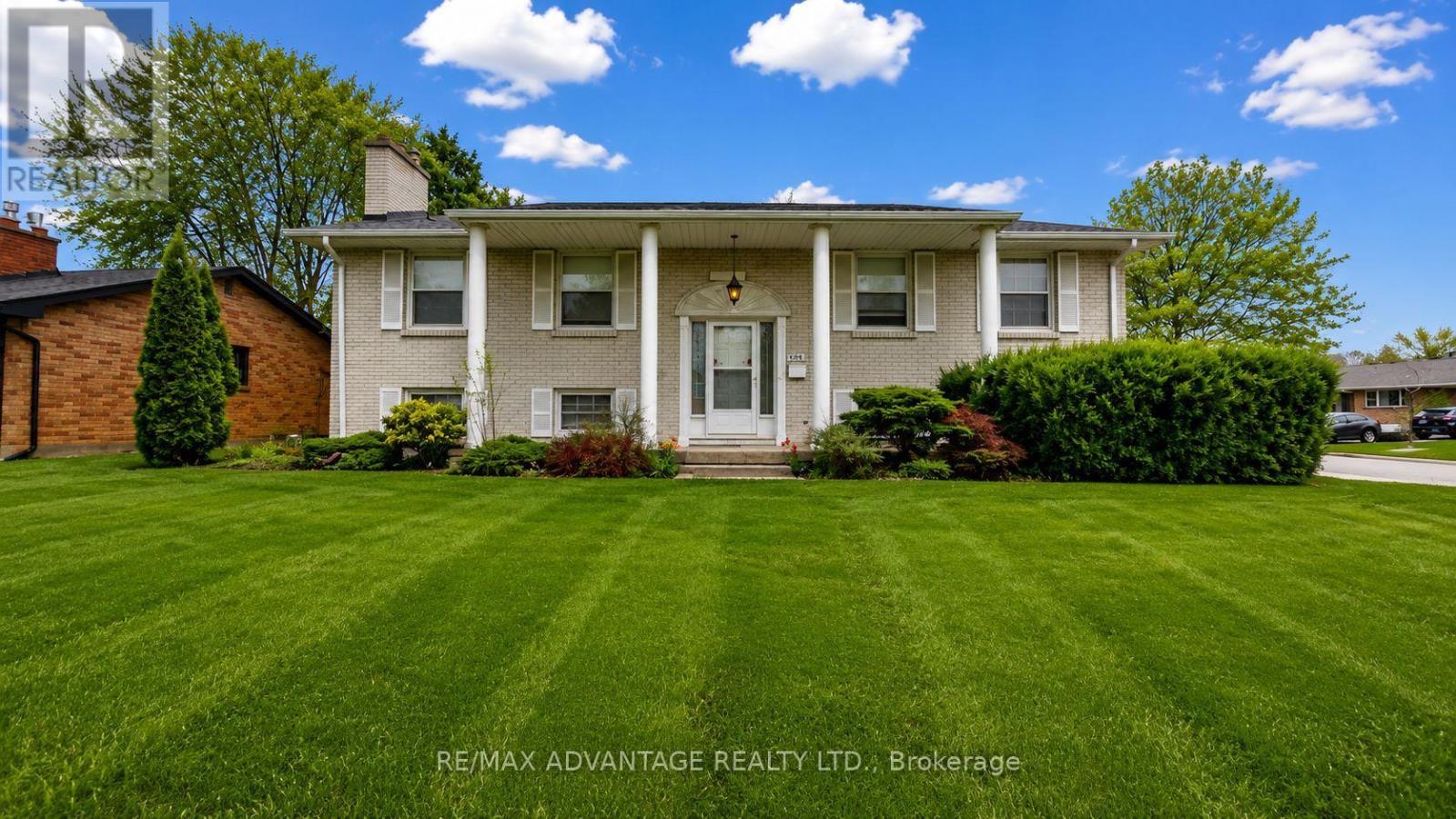 485 Chiddington Avenue, London South, Ontario  N6C 2W1 - Photo 3 - X13560434