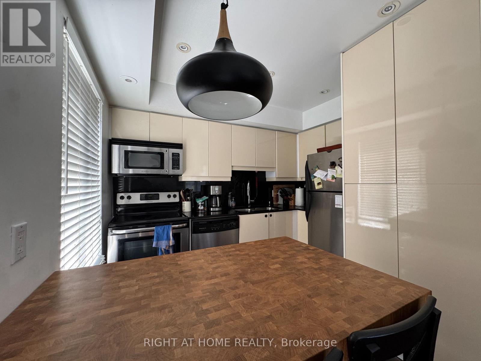 425 - 34 Western Battery Road, Toronto, Ontario  M6K 3N9 - Photo 6 - C13636048