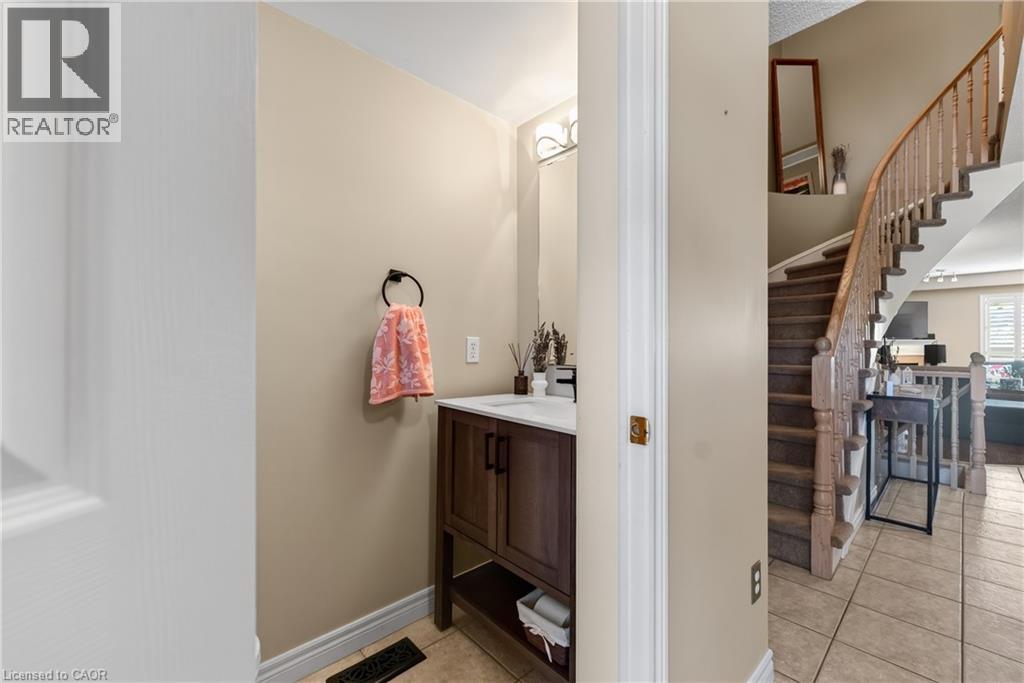 11 Elderberry Avenue, Grimsby, Ontario  L3M 5M9 - Photo 8 - 40857778