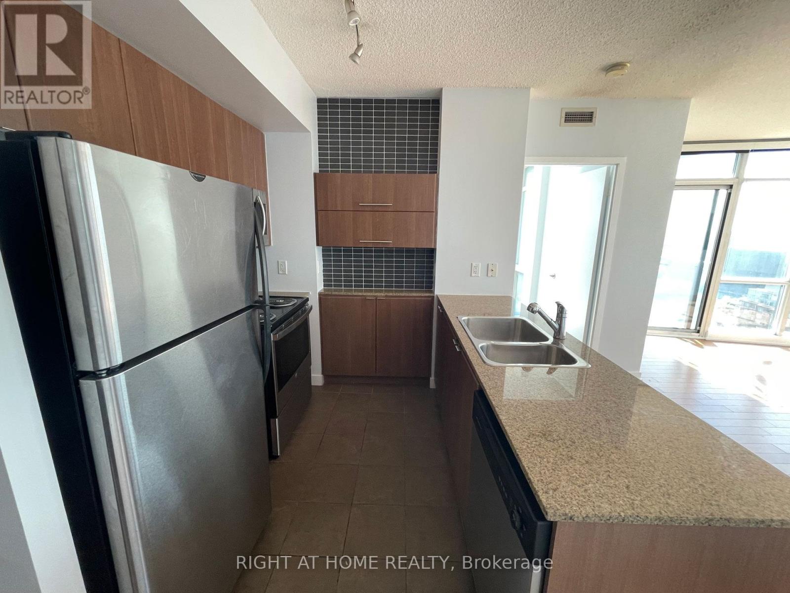 2615 - 11 Brunel Court, Toronto, Ontario  M5V 3Y3 - Photo 11 - C13716738