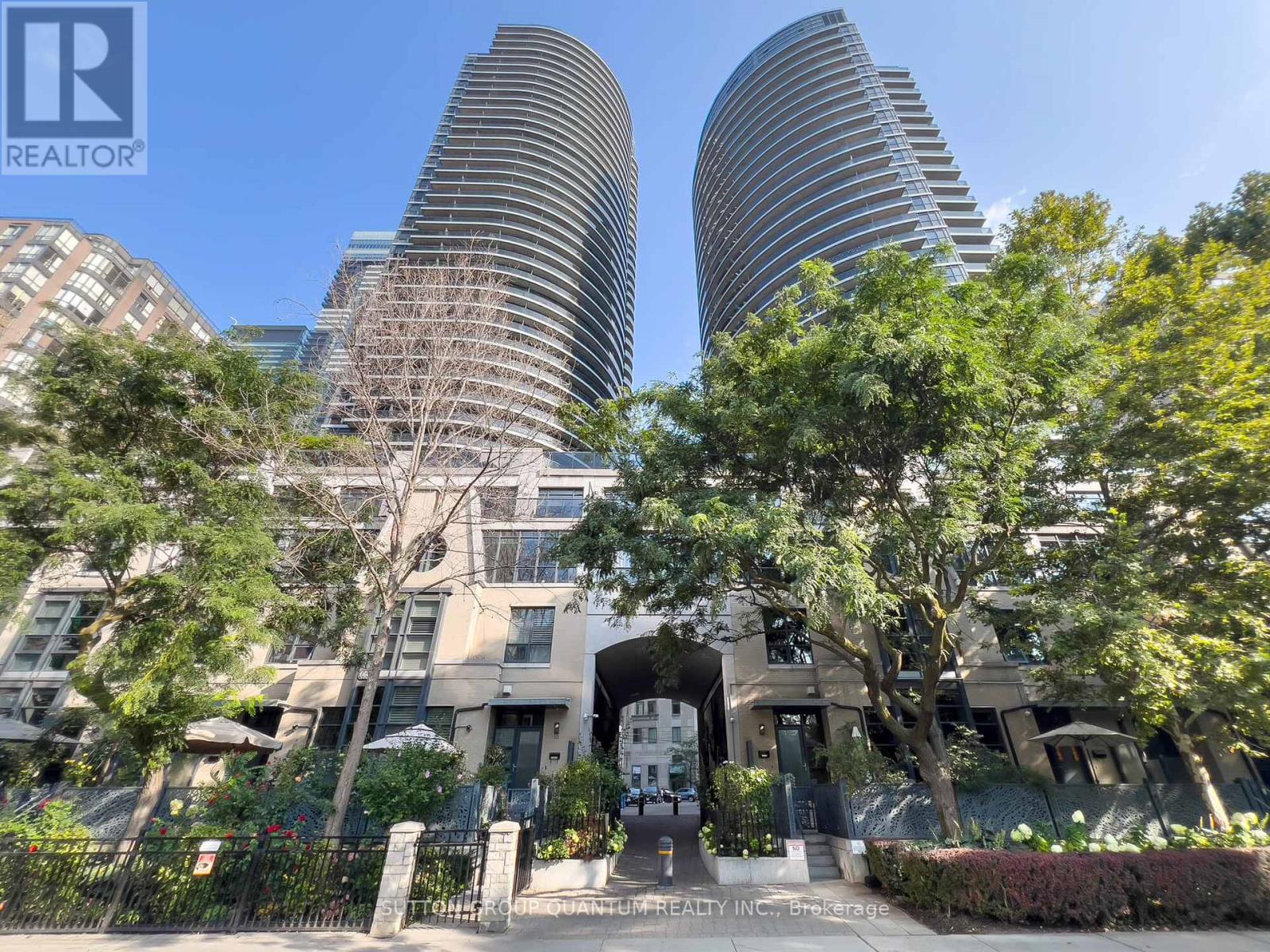 1811 - 25 CARLTON STREET, Toronto, Ontario
