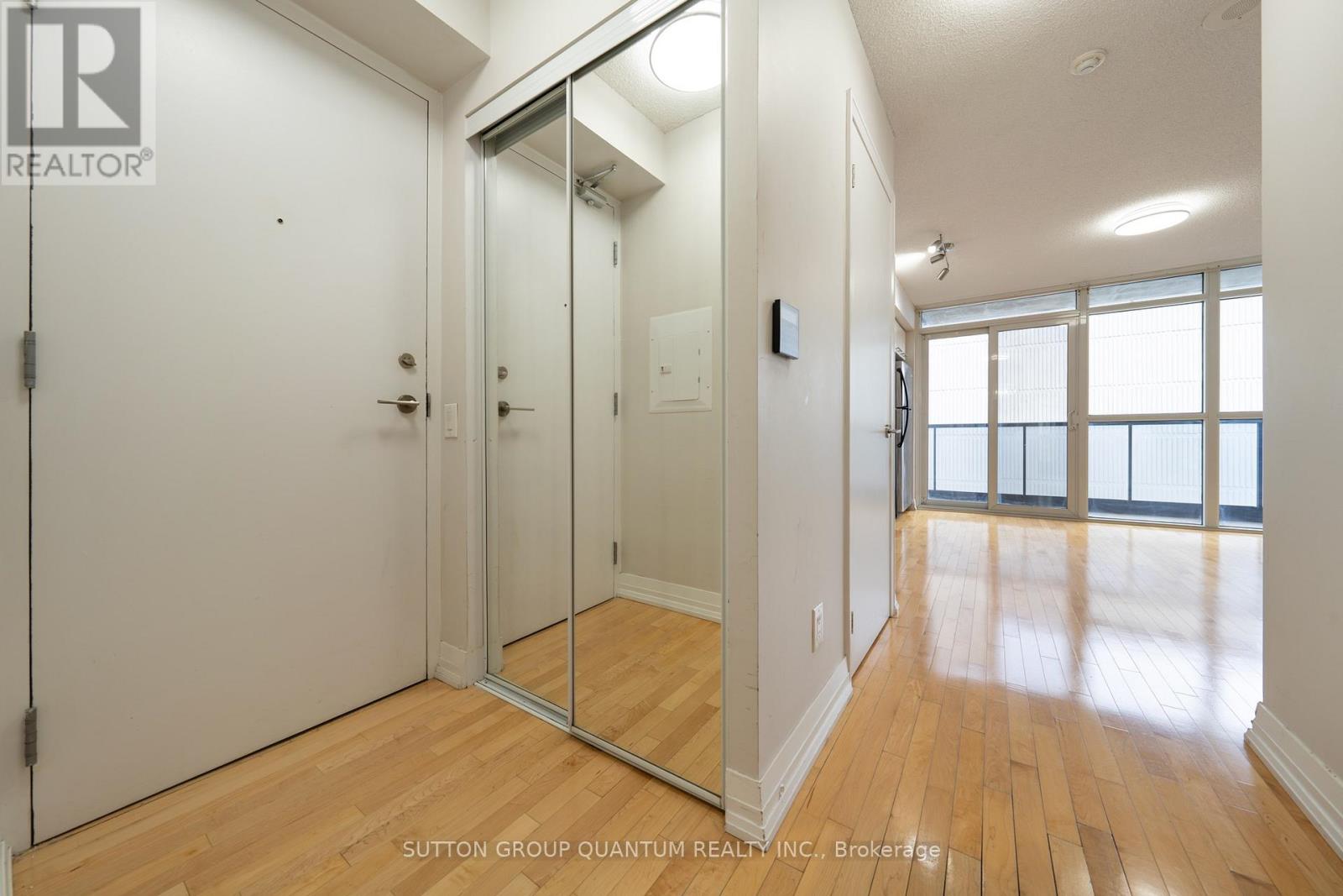 1811 - 25 Carlton Street, Toronto, Ontario  M5B 1L4 - Photo 3 - C13716794